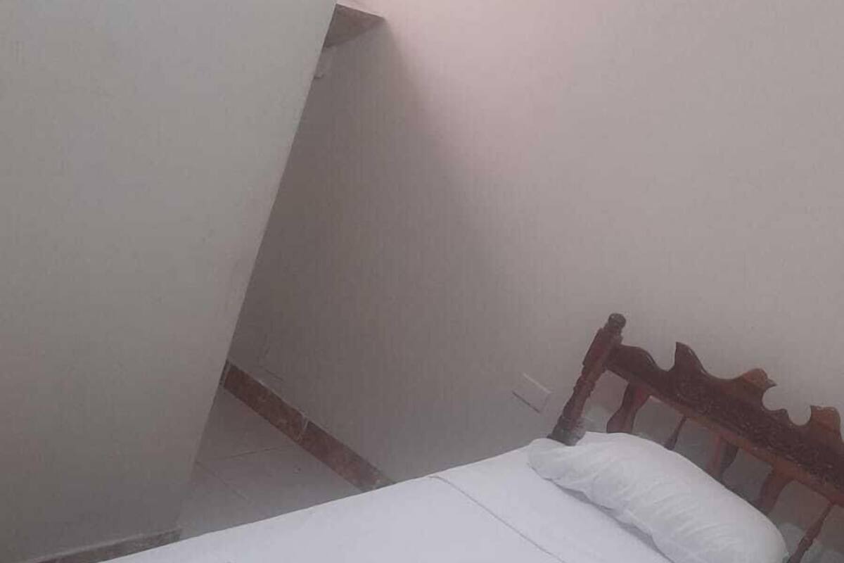 WiFi (free), bed sheets
