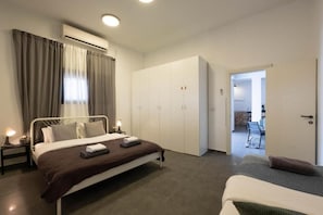 2 bedrooms, iron/ironing board, WiFi - Yishcon Luxury Apartment By Nimizz (Tel Aviv)