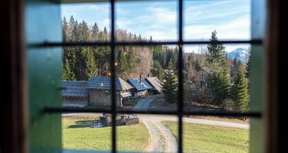 Cozy 2-bedroom chalet in the mountains with WiFi