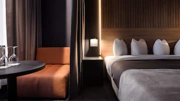 Standard Room | Minibar, in-room safe, blackout drapes, free WiFi