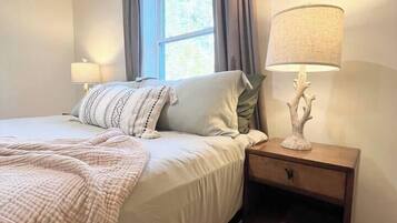3 bedrooms, travel crib, WiFi, bed sheets