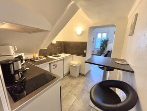 Réfrigérateur, micro-ondes, four, lave-vaisselle