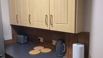 Fridge, microwave, oven, coffee/tea maker