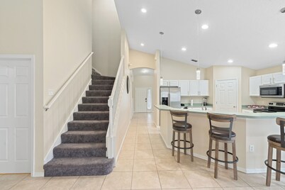 Charming  Pool 4-bedroom house with Wi-Fi And AC