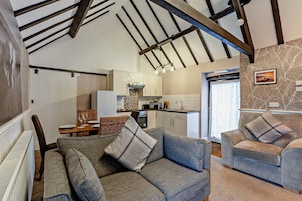 Deluxe Cottage, 2 Bedrooms, Non Smoking, Garden View | Private kitchen | Electric kettle