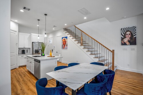 Music Vibes - Brand New 2 Story Villa