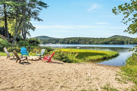 Beach. True Adirondack living. 3-bedroom house in tranquil Diamond Point.