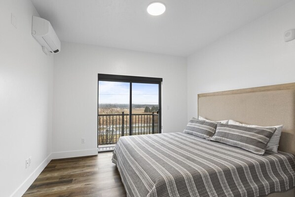 2 bedrooms, travel cot, free WiFi, bed sheets