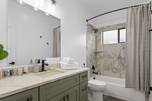 Hair dryer, towels - Luxury view, convenient place 304 (Juneau)