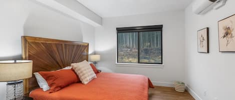 1 bedroom, travel cot, free WiFi, bed sheets