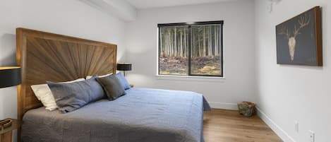1 bedroom, travel cot, free WiFi, bed sheets