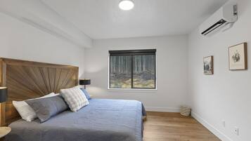 1 bedroom, travel crib, free WiFi, bed sheets