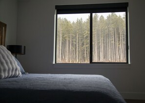 1 bedroom, travel cot, free WiFi, bed sheets