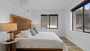 1 bedroom, travel crib, free WiFi, bed sheets