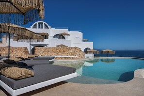 Indoor pool, 2 outdoor pools - Aelia Luxury Suites Thalassa (Santorini)