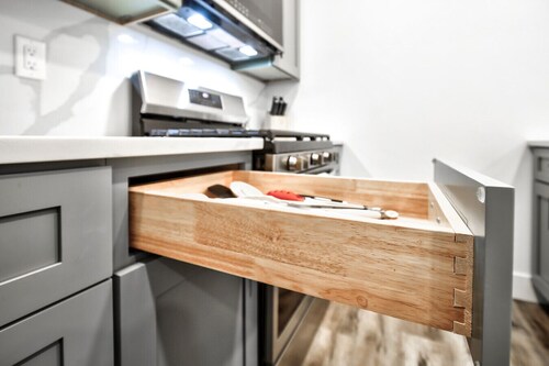 Cozy Luxury, Close to Downtown! 204