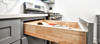 Cozy Luxury, Close to Downtown! 204