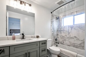 Hair dryer, towels - Cozy Luxury, Close to Downtown! 204 (Juneau)