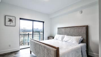 2 bedrooms, travel crib, free WiFi, bed sheets