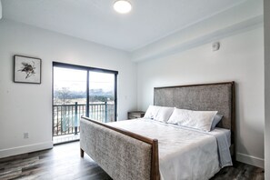 2 bedrooms, travel cot, free WiFi, bed sheets