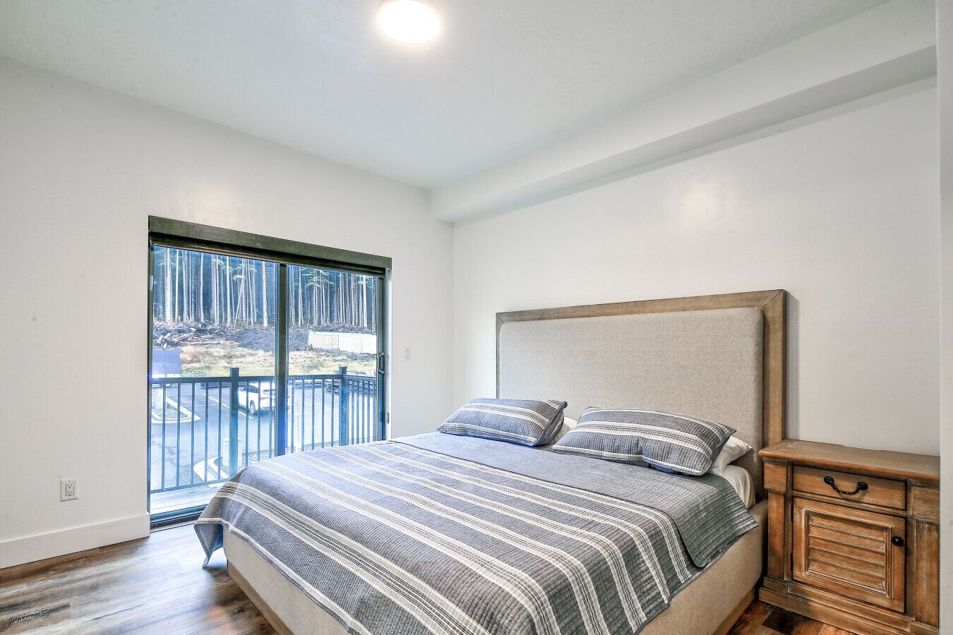 2 bedrooms, travel crib, free WiFi, bed sheets