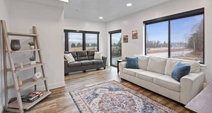 Gorgeous Views, Cozy Luxury 209