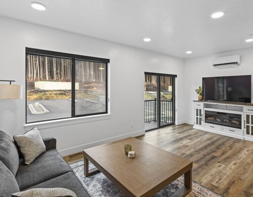 Cozy, Spacious Retreat with Fireplace 205