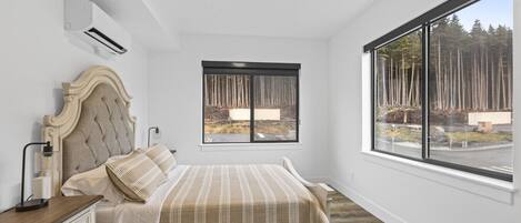 1 bedroom, travel cot, free WiFi, bed sheets