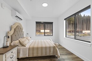 1 bedroom, travel crib, free WiFi, bed sheets