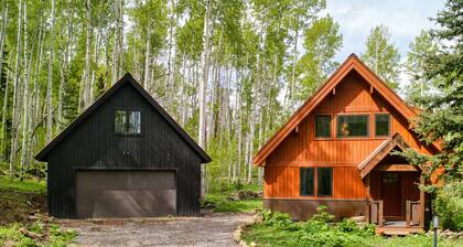 Secluded Cabin on 11 Acres w/Mountain Views! 25 Min to Telluride!