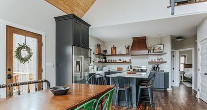 Pilotview Hollow - *NEW* Luxury Nelson Co Retreat