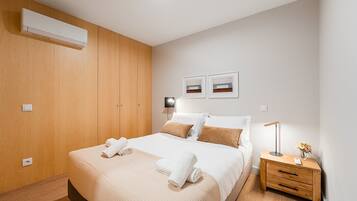 1 bedroom, iron/ironing board, internet, bed sheets