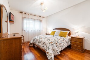 1 bedroom, iron/ironing board, internet, bed sheets