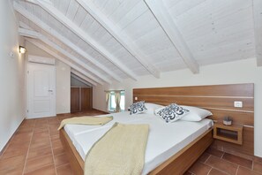 5 habitaciones, tabla de planchar con plancha y wifi gratis 