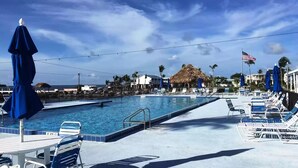A heated pool - WAKE UP TO AN OCEANVIEW (Key Largo)