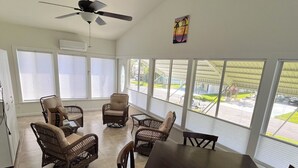 Dining - WAKE UP TO AN OCEANVIEW (Key Largo)