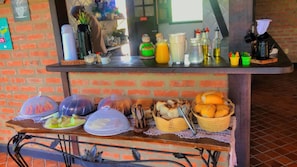 Desayuno completo gratuito y diario