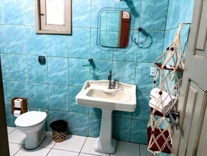 标准木屋, 外廊, 花园景观 | 浴室 | 淋浴设施、肥皂、卫生纸