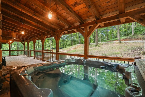 Outdoor spa tub