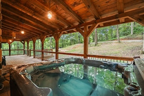 Outdoor spa tub - Frog Hill | Hocking Hills, EV Charger, Hot Tub (Logan)