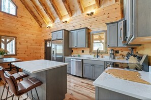 冰箱、微波炉、烤箱、炉灶