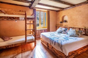 Family Room, Garden View | Free WiFi