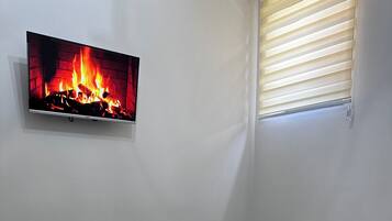 1 slaapkamer, een strijkplank/strijkijzer, wifi, beddengoed