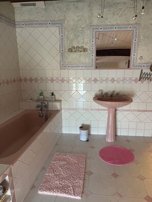 Umweltfreundliche Kosmetikartikel, Haartrockner, Handtücher, Seife