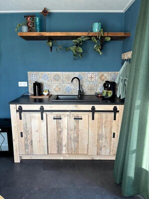 Private kitchen - Nice B&B in a Cozy Village (Noordgouwe)