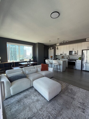 Luxury Downtown Retreat with Breathtaking City & Lake Views