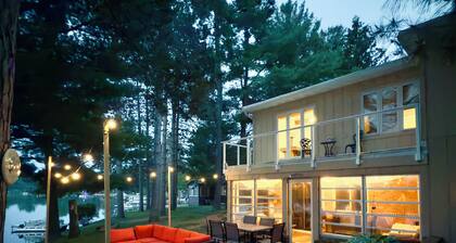 Beautiful Lakefront cabin w/woodburning fireplace, parking, grill, canoe, SUP.