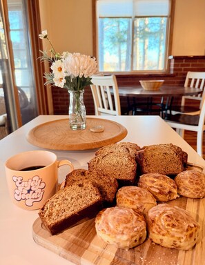 Dining - Beautiful Lakefront cabin w/woodburning fireplace, parking, grill, canoe, SUP. (Wautoma)