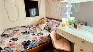 2 habitaciones, tabla de planchar con plancha, wifi y ropa de cama