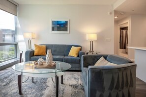 Deluxe Apartment, Kitchen, Courtyard View | Living area - Atlantic Station West - 8T (Stamford)